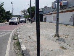 Trotoar Terkelupas -Lubang Mengaga di Jalan Kejaksaan Medan Diperbaiki