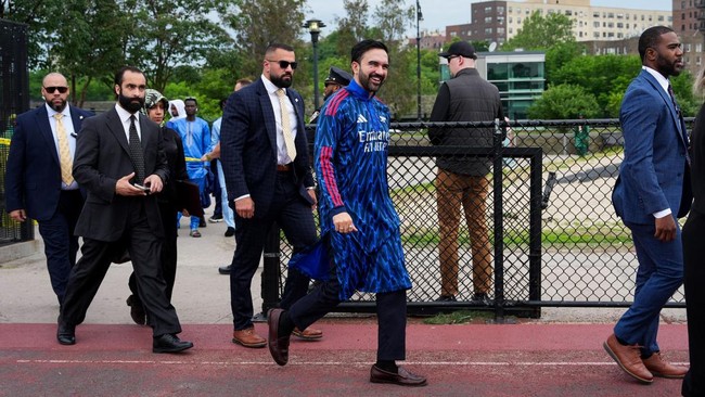 New York City Mayor Zohran Mamdani arrives to take part in Eid al-Adha prayers in the Bronx Borough of New York City, U.S., May 27, 2026. REUTERS/Adam Gray