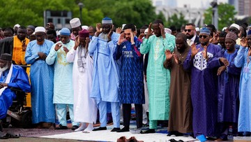 Liputan Olahraga CNN Sport : Wali Kota New York Zohran Mamdani Salat Iduladha Pakai Kostum Arsenal