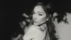 Album baru Ariana Grande yang bertajuk Petal.