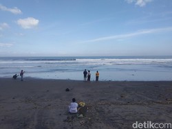 Pilu Ayah Bocah Tenggelam, Menunggu Semalaman di Pantai Yeh Gangga