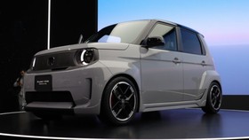 Honda meluncurkan Brio Listrik 'Super-One' di Jepang, dengan harga mulai 3,39 juta yen. Mobil ini menawarkan performa sporty dan jarak tempuh 274 km.
