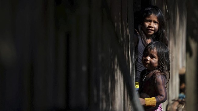 Kayapo Indigenous children look on, at Pykany village in the Menkragnoti Indigenous Territory of the Kayapo people, in Para state, Brazil May 20, 2026. REUTERS/Adriano Machado
