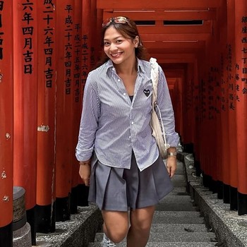 Get The Look: Ide Outfit Simple nan Gemas untuk Liburan ala Amel Carla