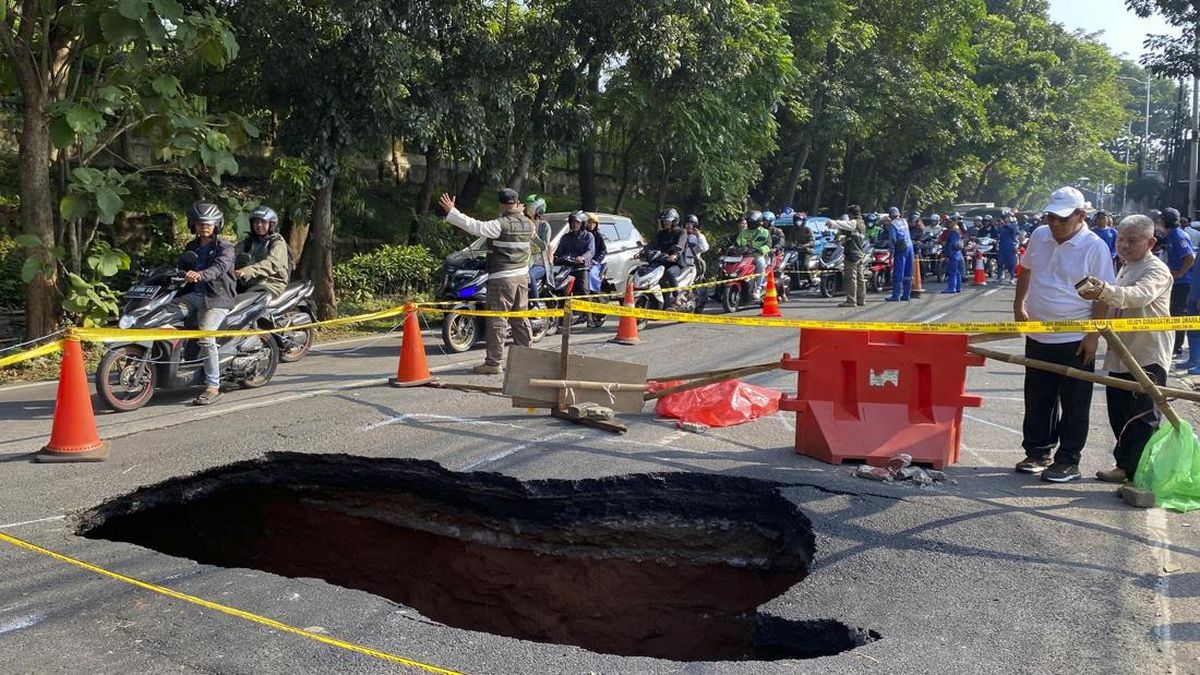 Kronologi Jalan Amblas di Lenteng Agung Jaksel, Bikin Macet Parah