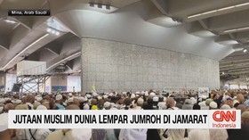 Jutaan Muslim Dunia Lempar Jumrah di Jamarat