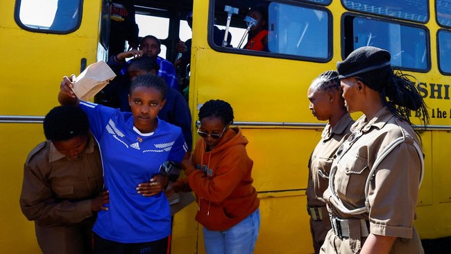 A student injured in a stampede is assisted as she disembarks from the school bus at the Utumishi Girls' Academy Senior School following an overnight fire in a dormitory at the facility in Gilgil, Nakuru county, Kenya May 28, 2026. REUTERS/Thomas Muk