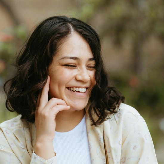 Tetap Glowing Meski Tanpa Makeup, Ini 5 Kebiasaan Self Care yang Bikin Wajah Terlihat Awet Muda