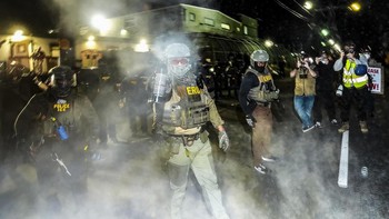 An Enforcement and Removal Operations (ERO) agent deploys a chemical irritant outside Delaney Hall in Newark, New Jersey, U.S., May 28, 2026. REUTERS/Ryan Murphy