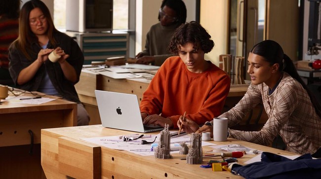 Apple meluncurkan MacBook Pro M5 Pro dan M5 Max di Indonesia, menawarkan pemrosesan LLM lokal, performa tinggi, dan daya tahan baterai hingga 24 jam.