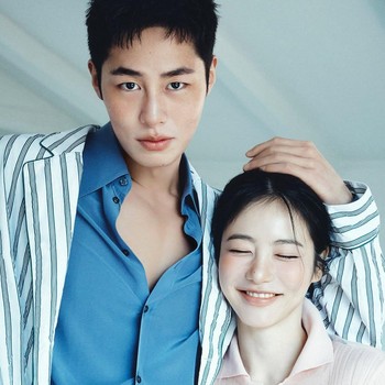 Main Drama Bareng, Lee Jae Wook dan Shin Ye Eun Pancarkan Chemistry Manis di Pemotretan ELLE Korea