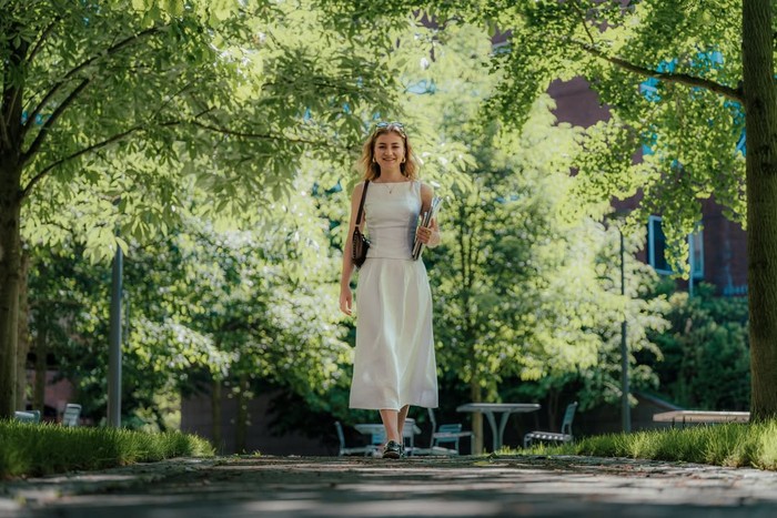 Putri Elisabeth dari Belgia baru saja wisuda dari Universitas Harvard dengan gelar master dalam kebijakan publik.