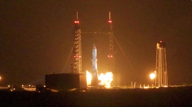 Roket New Glenn milik Blue Origin meledak saat uji coba pembakaran mesin di Cape Canaveral, Florida, Kamis malam, 28 Mei 2026.