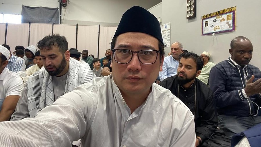 Momen Salat Iduladha Teuku Firmansyah di Kanada&comma; Ramai Jamaah hingga Kebagian Kloter Terakhir