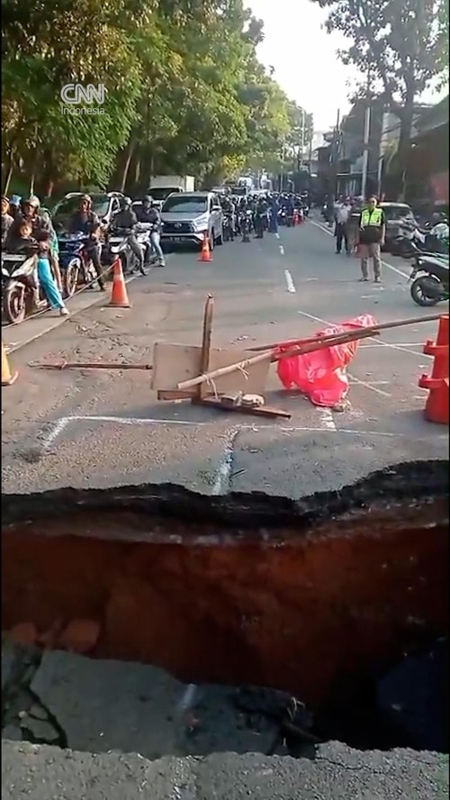 Jalan Amblas di Lenteng Agung Jaksel, Lalu Lintas Arah Depok Macet