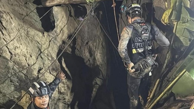 Rescuers work to save trapped people in a cave in Xaisomboun Province, Laos, May 29, 2026. METTA THAM KALASIN RESCUE /Handout via REUTERS