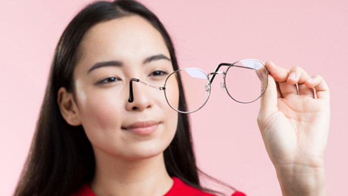 7 Kebiasaan Kecil yang Diam-Diam Membuat Mata Cepat Minus