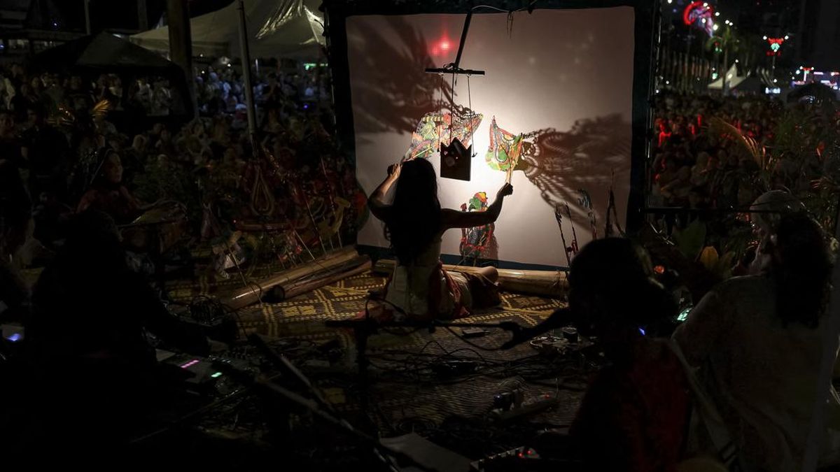 FOTO: Ketika Perempuan Merebut Panggung Wayang Kulit
