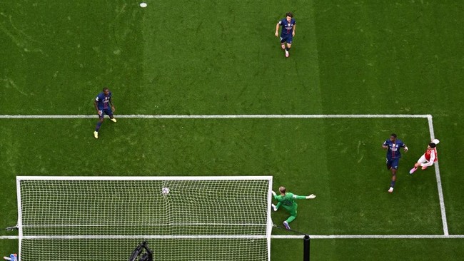 Arsenal's German midfielder #29 Kai Havertz scores the opening goal past Paris Saint-Germain's Russian goalkeeper #39 Matvey Safonov during the UEFA Champions League final football match between Paris Saint-Germain (PSG) and Arsenal FC at the Puskas 