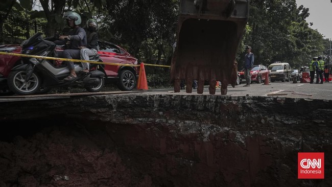 jalan amblas di Lenteng Agung
