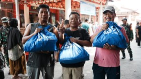 BRI salurkan bantuan 1.000 paket sembako bagi umat Buddha di Hari Raya Waisak, Minggu (31/5).