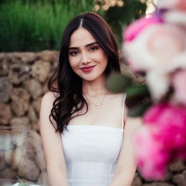 Lagi Honeymoon, Syifa Hadju Sedih Tak Bisa Hadiri Pernikahan Jennifer Coppen