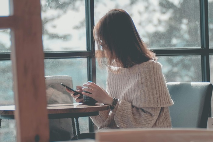 Kepribadian perempuan introvert/ Foto: Pexels.com/Dương Nhân