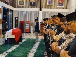 Eks Menhan Ryamizard Ryacudu Disalatkan di Rumah Duka Cikeas