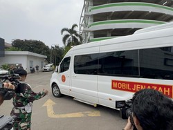 Jenazah Eks Menhan Ryamizard Ryacudu Diberangkatkan dari RSPAD