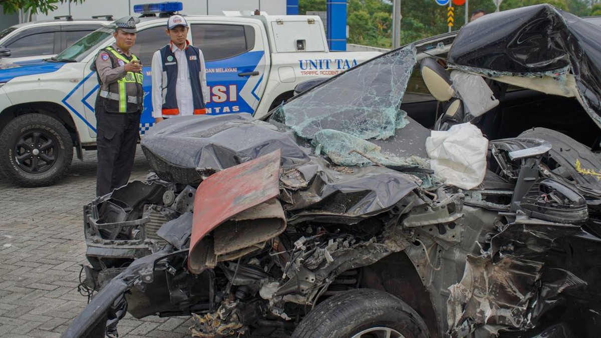 kecelakaan lalu lintas dua orang dari rombongan anggota DPR RI meninggal dunia
