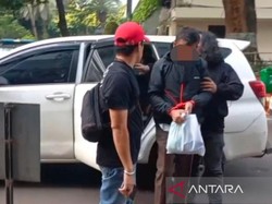 Polisi Tangkap Sopir Taksi Online yang Ngamuk Rusak Mobil di Tol JORR