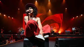 Vokalis grup musik Slank Kaka tampil pada acara Java Jazz Festival 2026 di Nusantara International Convention Exhibition (NICE) PIK 2, Tangerang, Banten, Minggu (31/5/2026). Dalam penampilannya, Slank membawakan sejumlah lagu diantaranya Terlalu Mani
