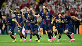 Paris Saint-Germain's players celebrate after winning the UEFA Champions League final football match between Paris Saint-Germain (PSG) and Arsenal FC at the Puskas Arena in Budapest on May 30, 2026. (Photo by INA FASSBENDER / AFP)