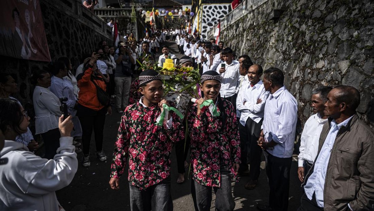 Silaturahim Waisak lintas agama di Dusun Thekelan Semarang