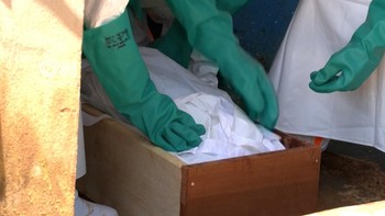 Bayi yang baru lahir meninggal dunia akibat Ebola di rumah sakit di Mongwalu, Kongo, Minggu (31/5), setelah dilahirkan oleh ibu yang terinfeksi virus tersebut.