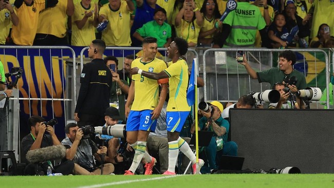 Soccer Football - International Friendly - Brazil v Panama - Estadio Maracana, Rio de Janeiro, Brazil - May 31, 2026 Brazil's Casemiro celebrates scoring their second goal with Vinicius Junior REUTERS/Pilar Olivares