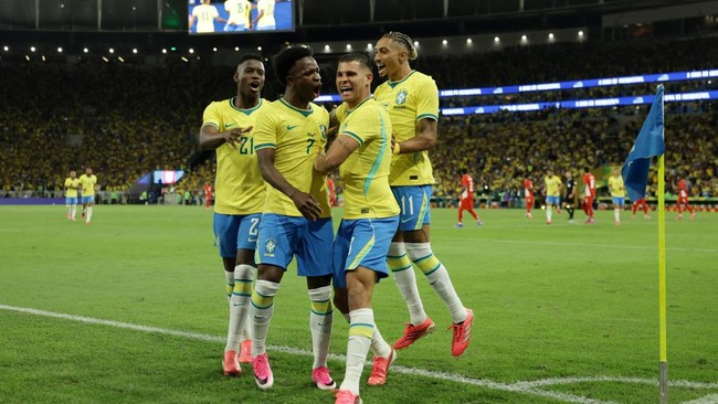 Soccer Football - International Friendly - Brazil v Panama - Estadio Maracana, Rio de Janeiro, Brazil - May 31, 2026 Brazil's Vinicius Junior celebrates scoring their first goal with Bruno Guimaraes, Luiz Henrique and Raphinha REUTERS/Ricardo Moraes