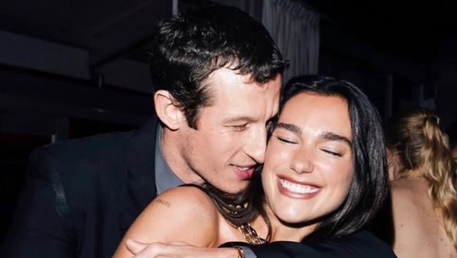 Terpopuler: Kisah Cinta Dua Lipa dan Callum Turner, Berawal dari Buku
