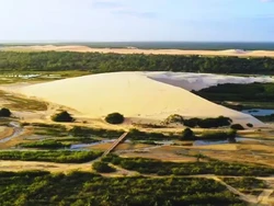 Bukan gegara Tsunami, Desa Nelayan Ini Lenyap Akibat Gundukan Pasir Raksasa