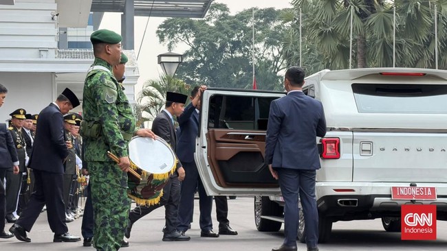 Wakil Presiden Gibran Rakabuming Raka menghadiri upacara penghormatan dan persemayaman Menteri Pertahanan periode 2014-2019 Ryamizard Ryacudu di Kemenhan.