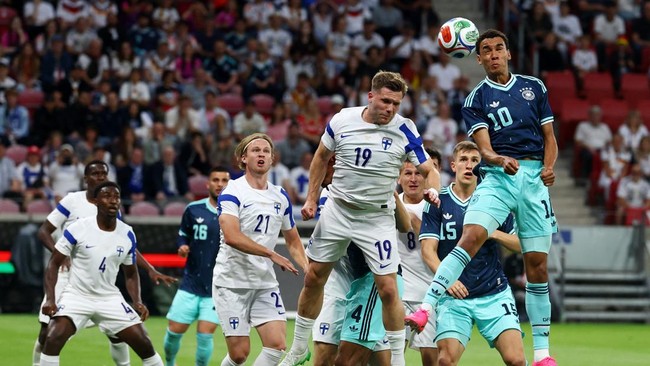 Soccer Football - International Friendly - Germany v Finland - MEWA Arena, Mainz, Germany - May 31, 2026 Finland's Benjamin Kallman in action with Germany's Jamal Musiala REUTERS/Kai Pfaffenbach