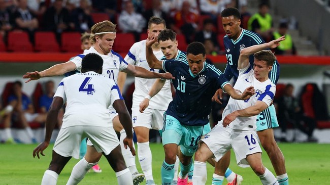 Soccer Football - International Friendly - Germany v Finland - MEWA Arena, Mainz, Germany - May 31, 2026 Germany's Jamal Musiala in action with Finland's Ville Koski and Anssi Suhonen REUTERS/Kai Pfaffenbach