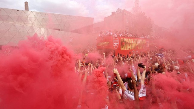 Soccer Football - Premier League - Arsenal Victory Parade - London, Britain - May 31, 2026 General view as Arsenal players and fans celebrate during the victory parade Action Images via Reuters/Matthew Childs     TPX IMAGES OF THE DAY