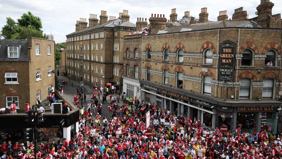 Soccer Football - Premier League - Arsenal Victory Parade - London, Britain - May 31, 2026 General view as Arsenal fans gather during the victory parade REUTERS/Isabel Infantes