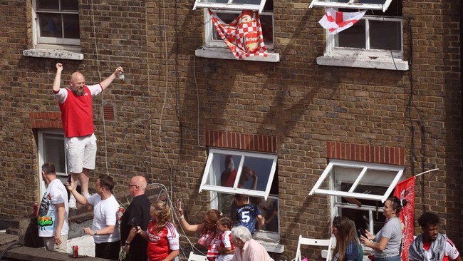 Soccer Football - Premier League - Arsenal Victory Parade - London, Britain - May 31, 2026 General view as Arsenal fans celebrate during the victory parade REUTERS/Isabel Infantes