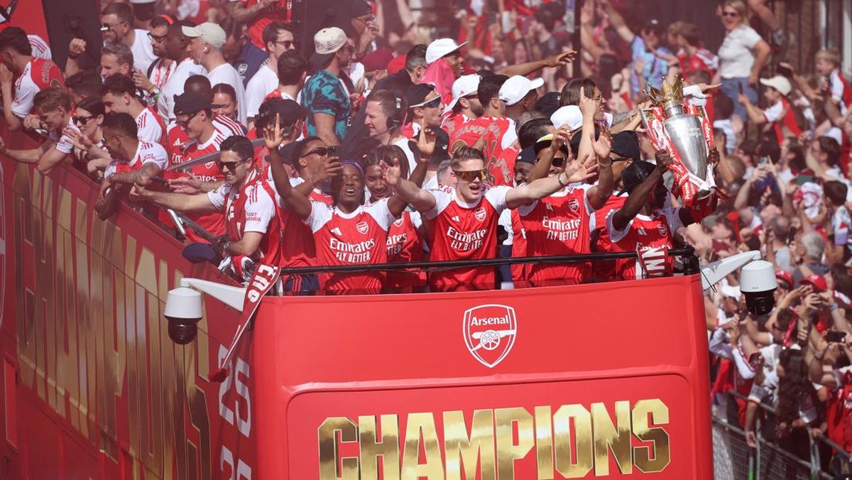 FOTO: Pesta Arsenal Akhiri Puasa Gelar Liga Inggris 22 Tahun