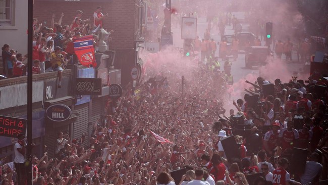 Soccer Football - Premier League - Arsenal Victory Parade - London, Britain - May 31, 2026 General view as Arsenal fans celebrate during the victory parade REUTERS/Isabel Infantes