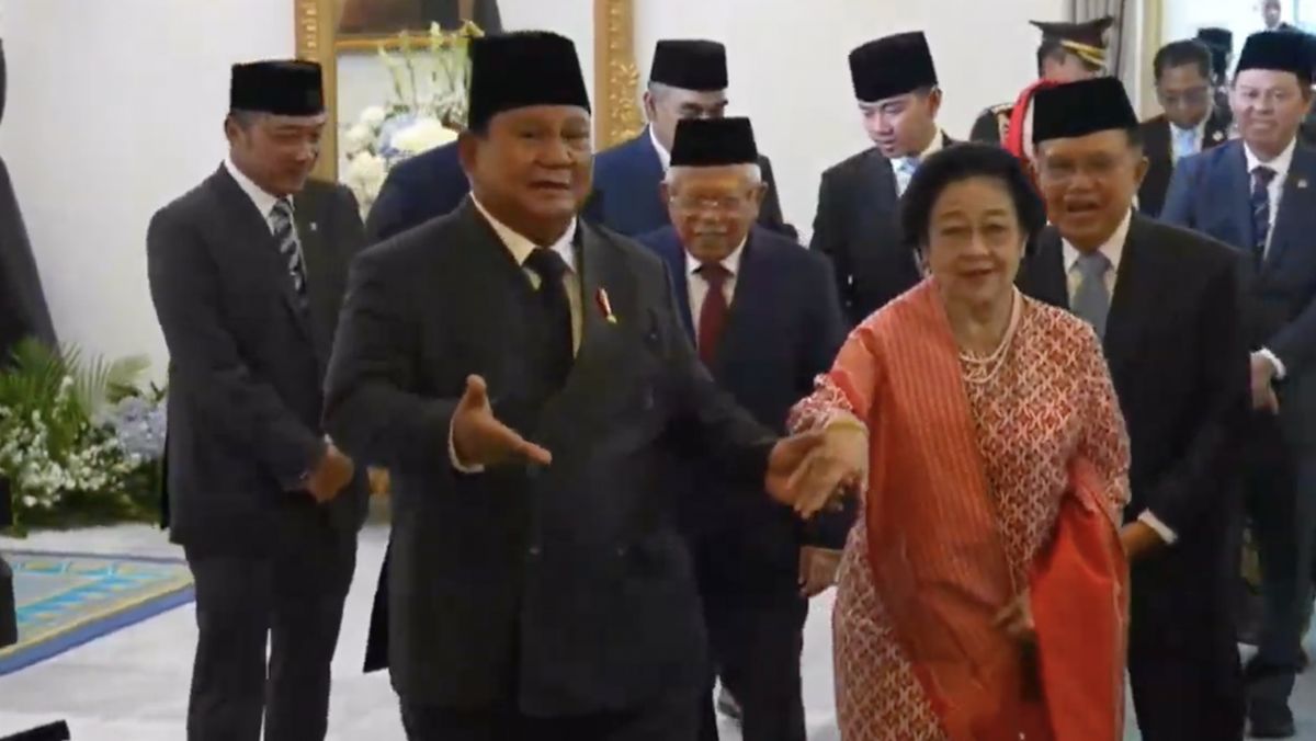 Momen Prabowo dan Megawati Gandengan Tangan usai Upacara Pancasila