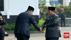 Presiden Prabowo Subianto menghadiri upacara penghormatan dan persemayaman Menteri Pertahanan (Menhan) periode 2014-2019 Ryamizard Ryacudu di Kantor Kemenhan, Jakarta Pusat pada Senin (1/6) pagi.