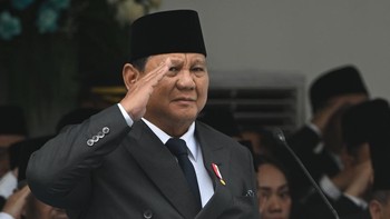 Presiden Prabowo Subianto memimpin upacara peringatan Hari Lahir Pancasila di Lapangan Gedung Pancasila (ANTARA FOTO/Bayu Pratama S/app/nym.)